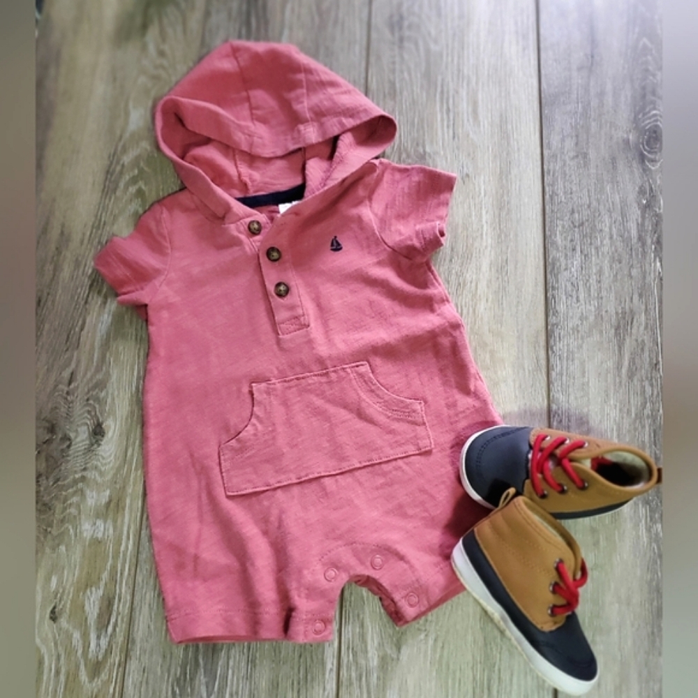🇺🇲Carters baby boy's faded red shorts romper with hood Size 3M